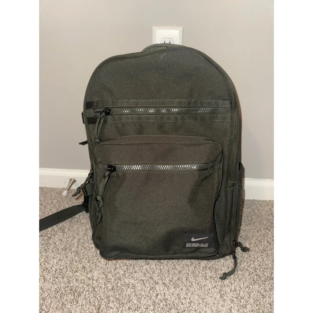 army green nike backpack Sportswear RPM Medium Olive/Black/White Azteca Soccer From a laptop to a yoga matit has space for everything Rare Nike Air Jordan Flight